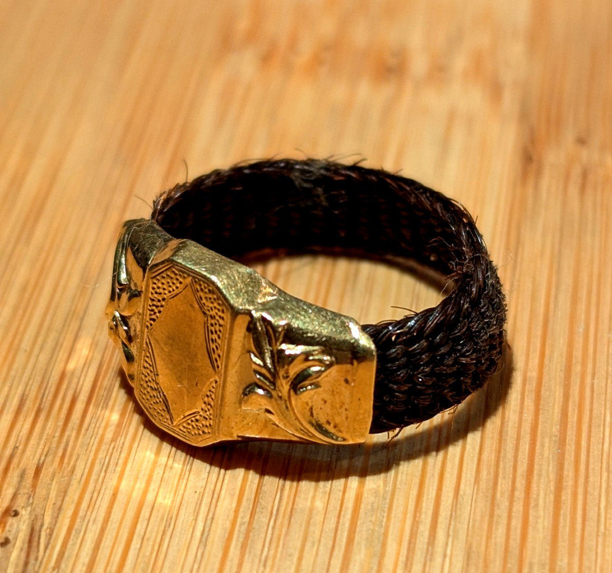 Bague en or 18 carats et cheveux tressés 19ème-Anneau-Chevalière-photo-2