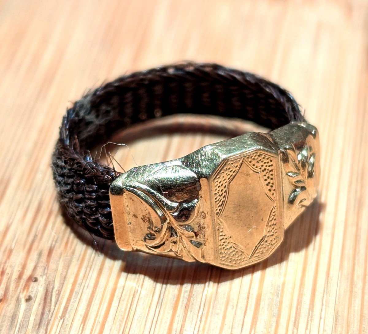 Bague en or 18 carats et cheveux tressés 19ème-Anneau-Chevalière