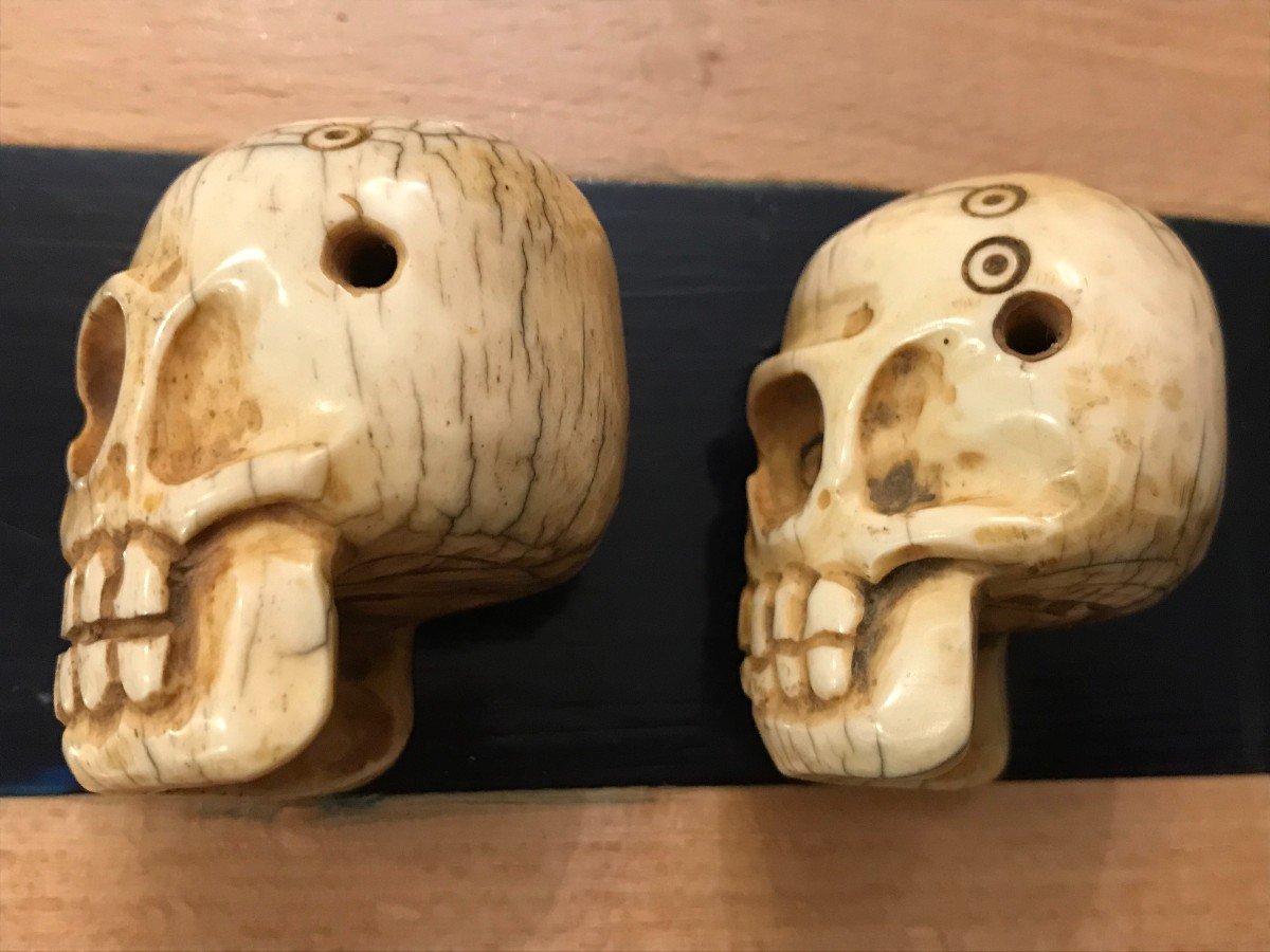 Paire d'amulettes anciennes en ivoire : Memento Mori-Tête de mort-photo-1