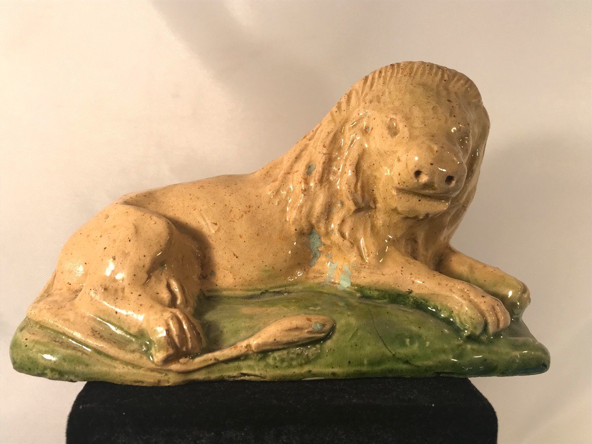 Animal Curiosity Late 18th / Early 19th, Ceramic-apt Or Le Castelet-lion Lying