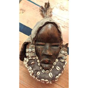 Dan Mask-horns-teeth-shells-feathers-africa