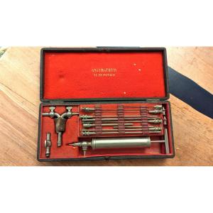 Medical Kit, Vacuum Cleaner From Doctor Potain-cabinet Of Curiosities 