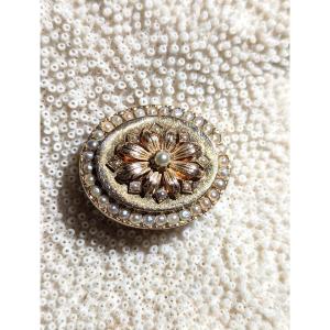 Delicate Niii Brooch, In Solid Gold With Fine Pearls-6 Gr