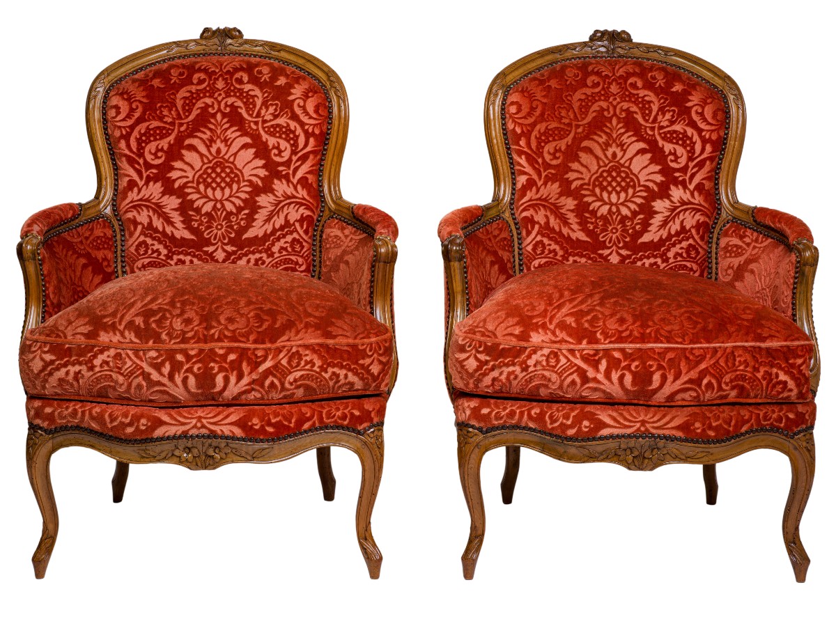 Paire de bergères en noyer   Epoque Louis XV