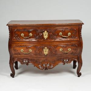 Provencal Chest Of Drawers In Walnut Eighteenth Century