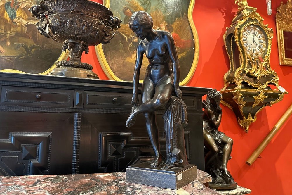 Bronze - Femme Nue à La Sandale - H. Kaufmann