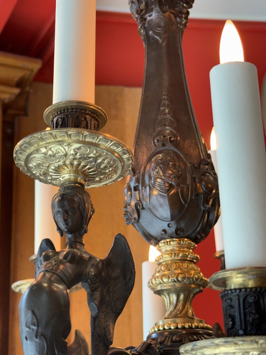 Lustre en bronze patiné et doré à douze lumières, milieu XIXème siècle. -photo-2