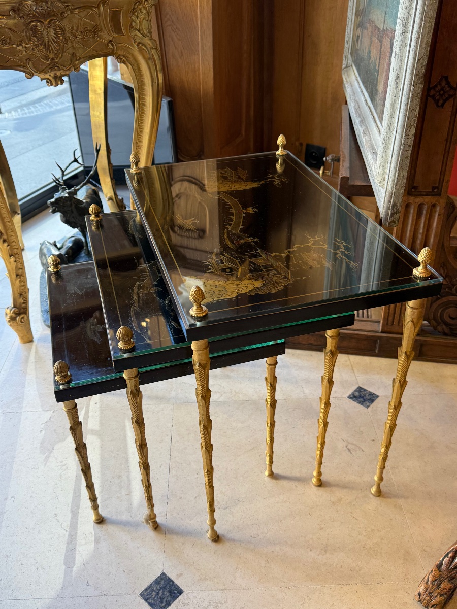 Maison Bagues, Set Of Three Nesting Tables, Asian Motif, 20th Century 