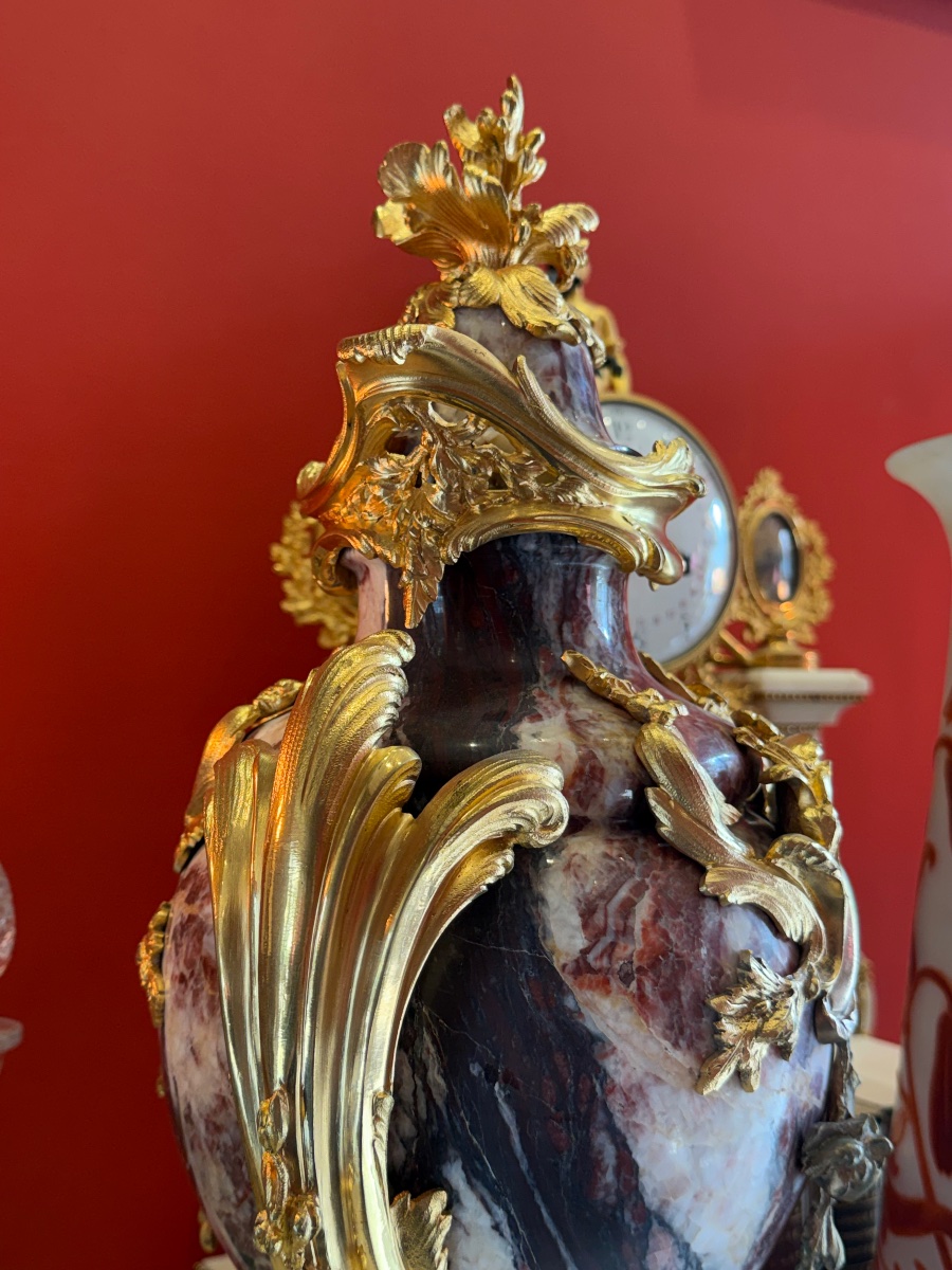 Paire de cassolettes de style Louis XV en marbre fleur de pêcher et bronze doré, XIXème siècle-photo-4