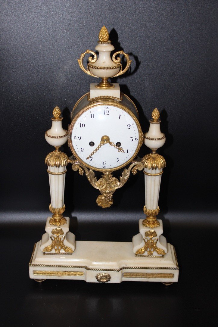 Pendule Portique Fin d'époque Louis XVI En Marbre Et Bronze Doré 