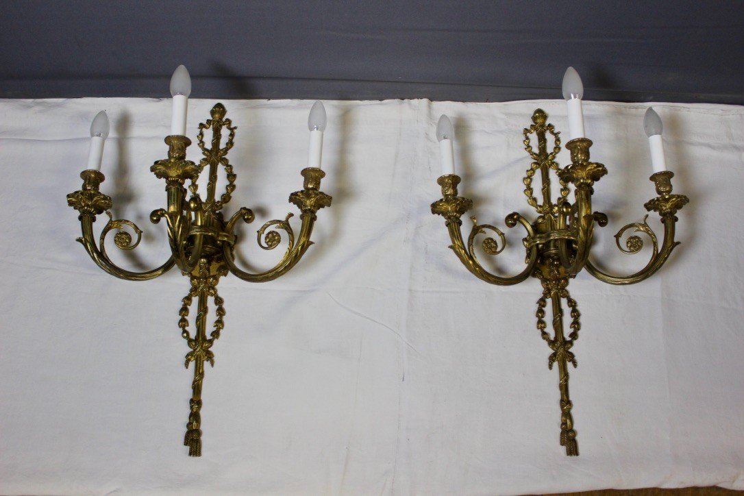 Important Pair Of Louis XVI Style Sconces In Bronze-photo-3