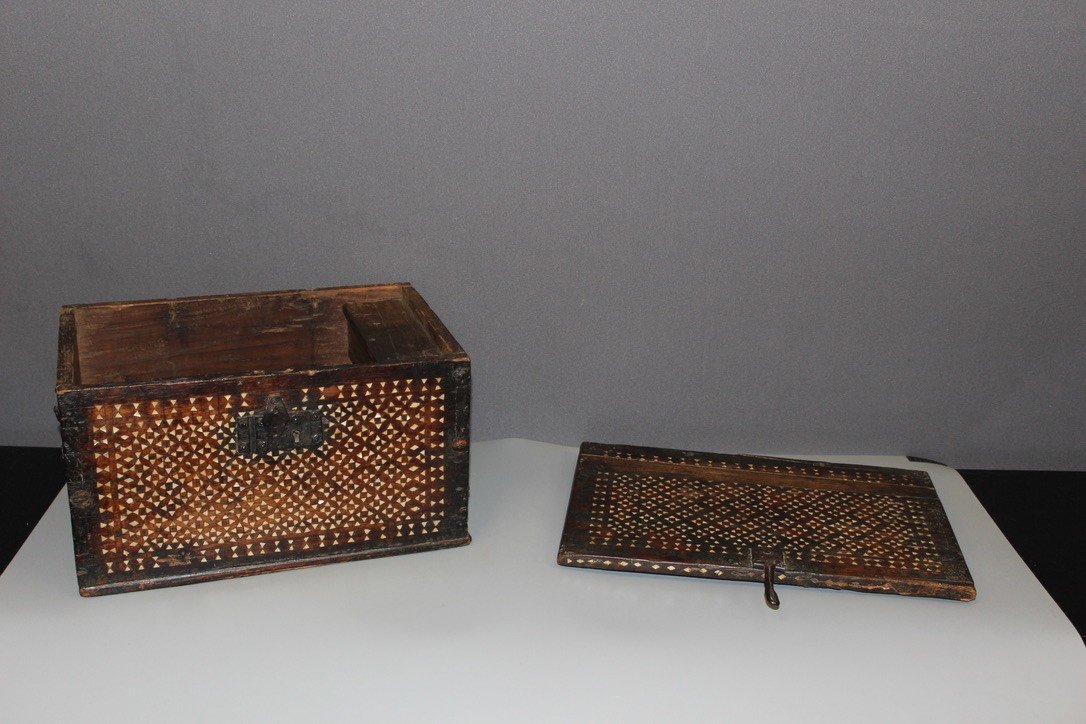 Petit Coffre Syrien  En Bois Et Nacre XIX -photo-4