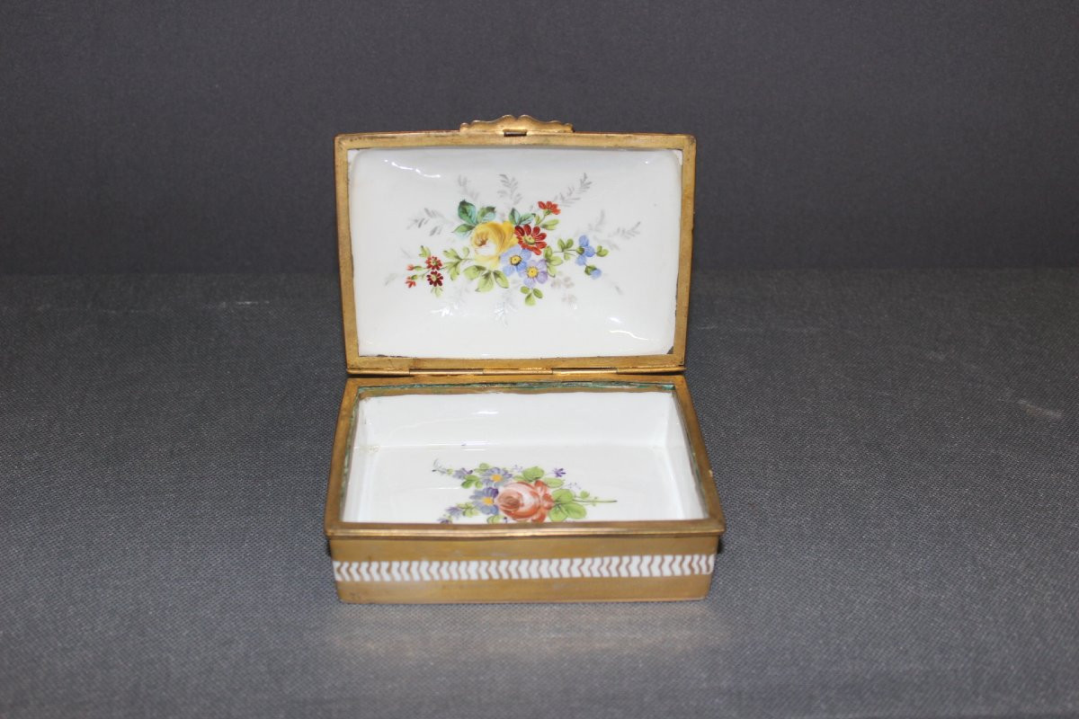 Porcelain Box With Flower And Gold Decoration Circa 1900-photo-4