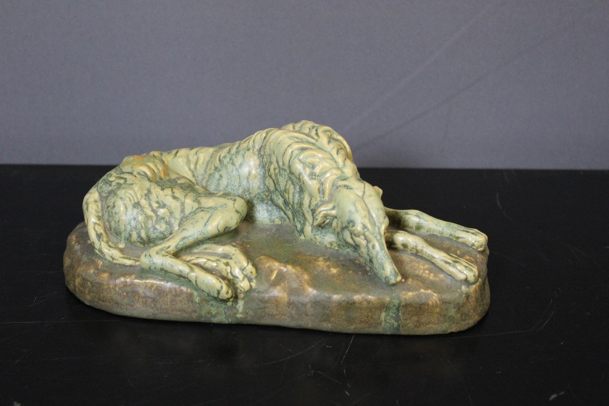 Chien Couché En Céramique , Pierrefonds Vers 1940