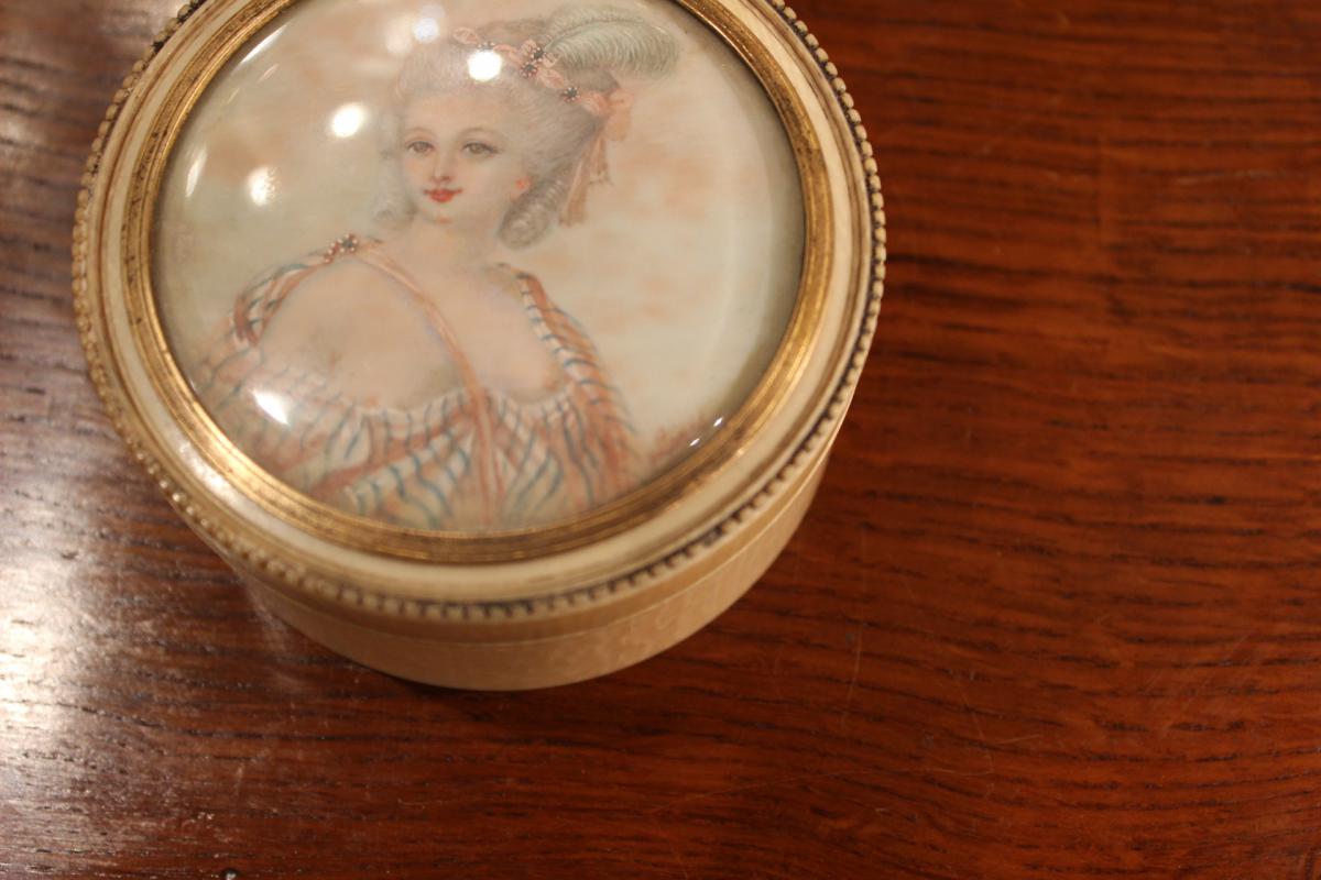 Box In Ivory And Miniature Of Woman-photo-1