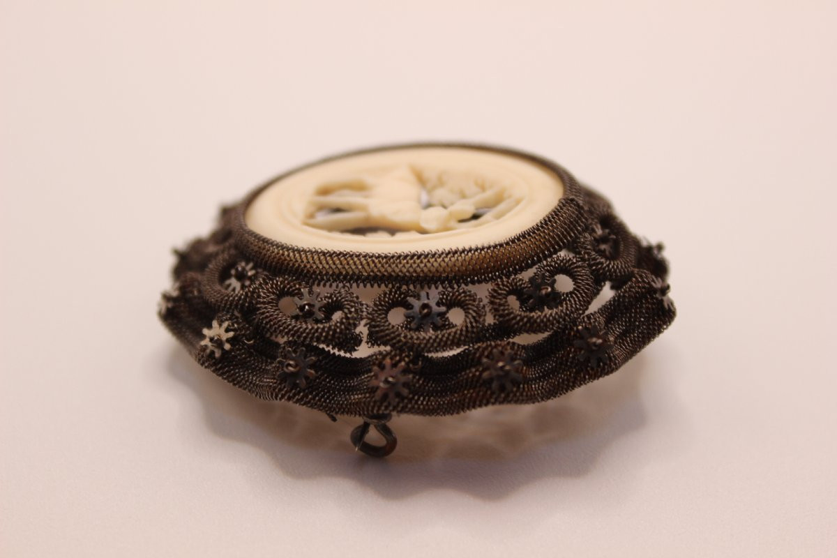 Steel And Carved Bone Brooch With Deer Circa 1900-photo-7