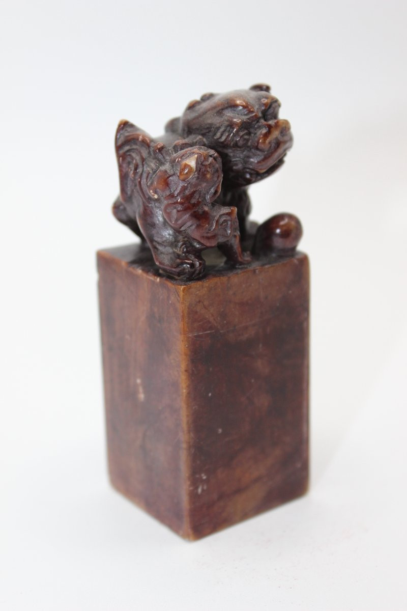 Chinese Stamp Depicting Two Dogs Circa 1900-photo-3
