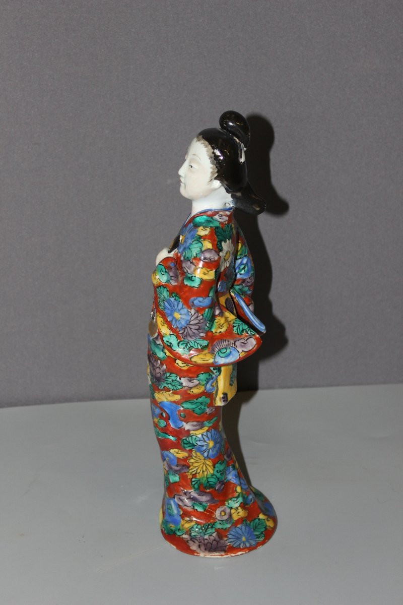 Statuette représentant une jeune Japonaise en Kimono vers 1900-photo-2