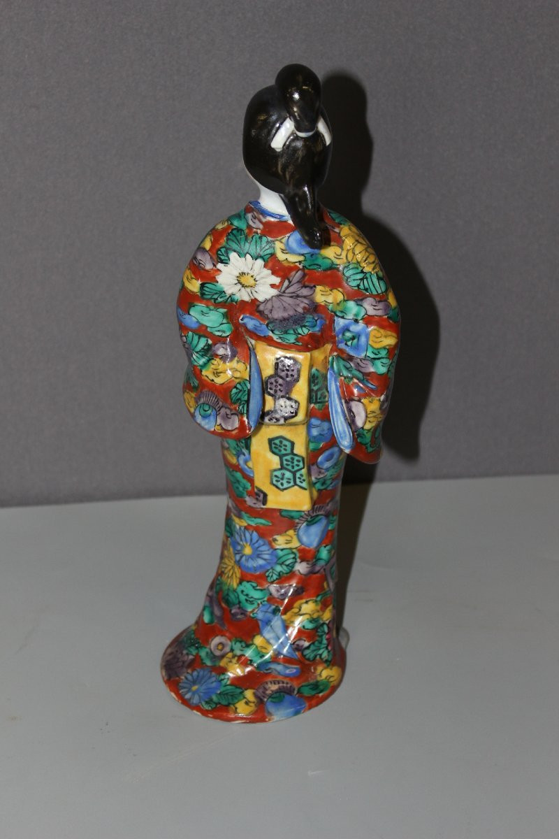 Statuette représentant une jeune Japonaise en Kimono vers 1900-photo-3