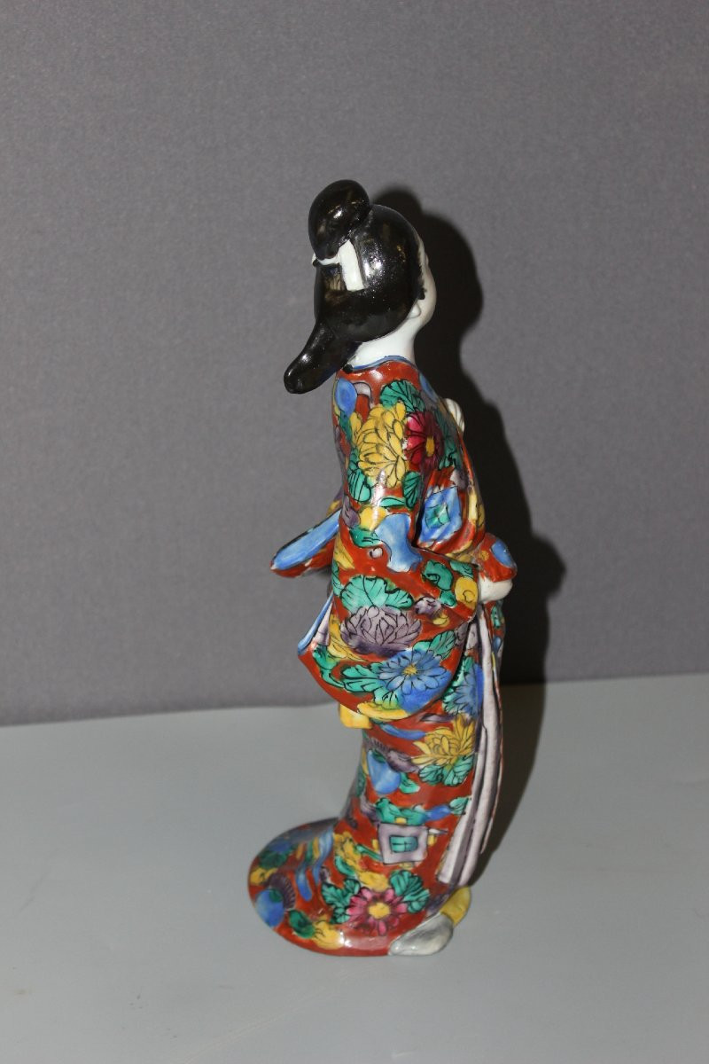 Statuette représentant une jeune Japonaise en Kimono vers 1900-photo-4