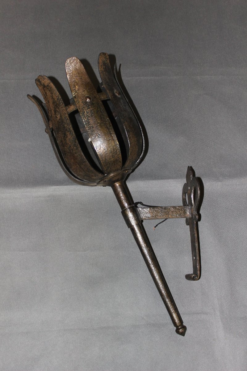 Paire d'appliques en Fer Forgé de Style Médiéval signé Rakoulal-photo-3