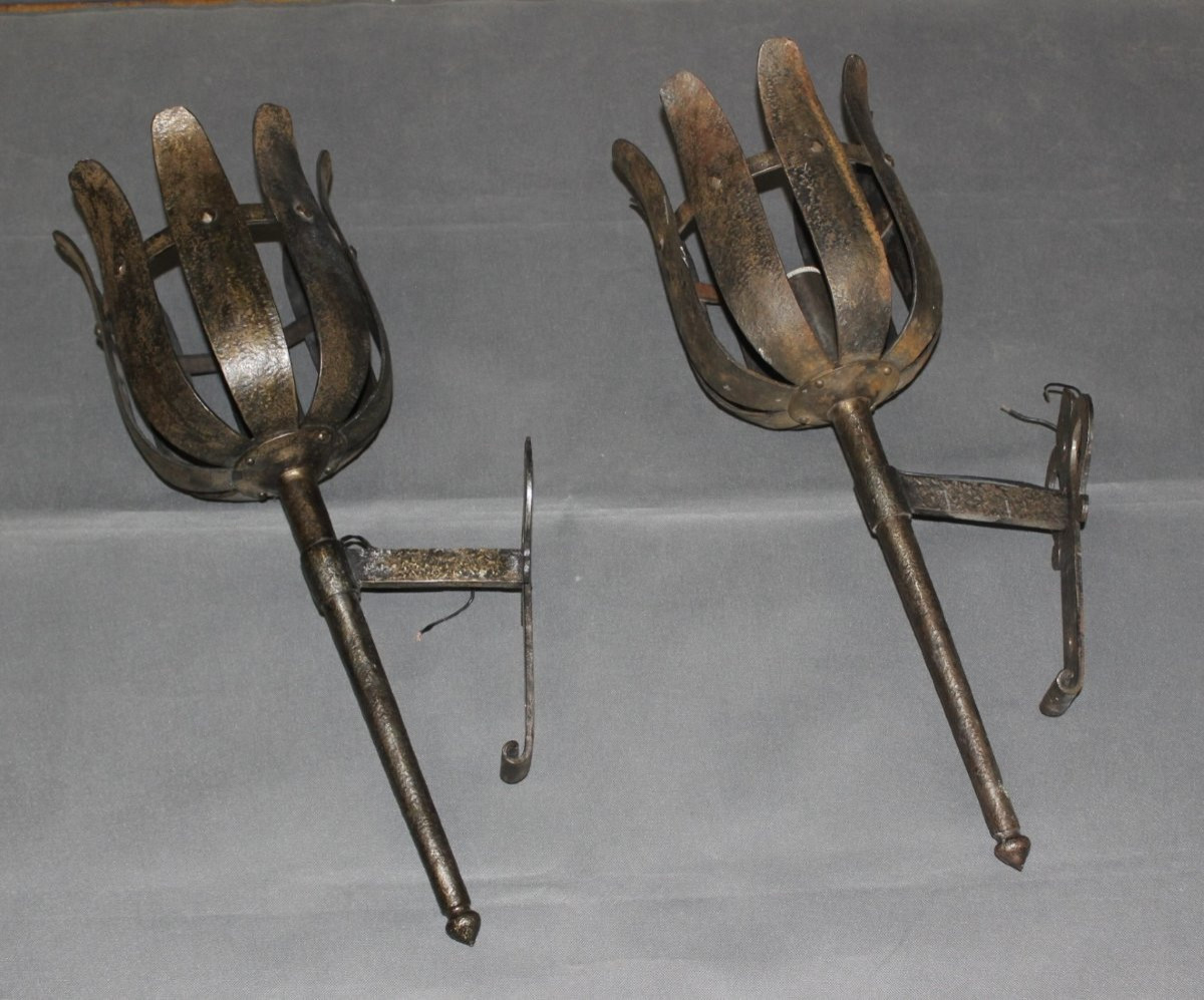 Paire d'appliques en Fer Forgé de Style Médiéval signé Rakoulal-photo-8