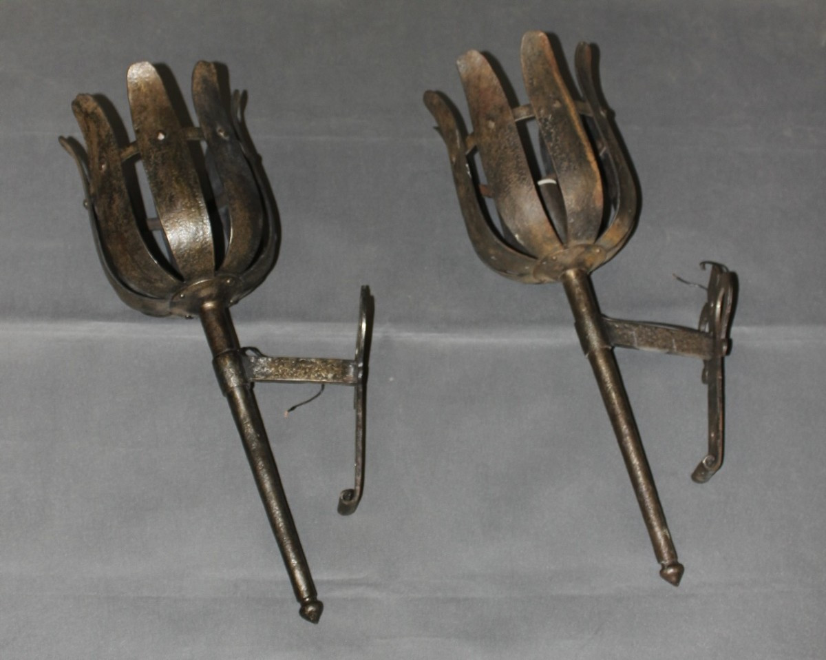 Paire d'appliques en Fer Forgé de Style Médiéval signé Rakoulal