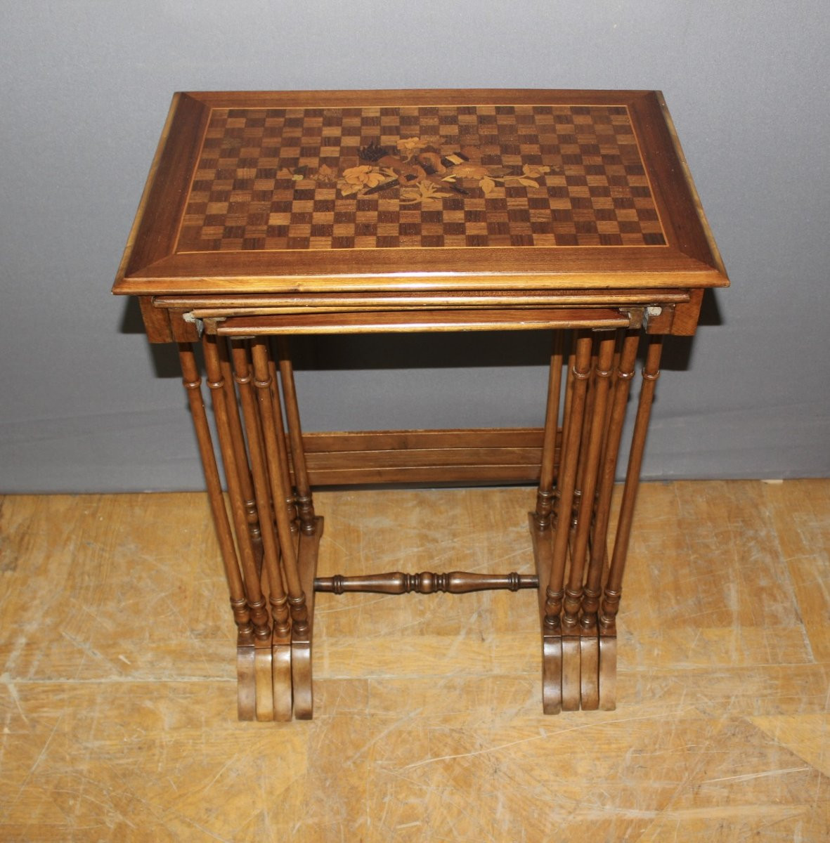 Suite de Quatre Tables Gigognes en Marqueterie de Fleurs vers 1900-photo-4