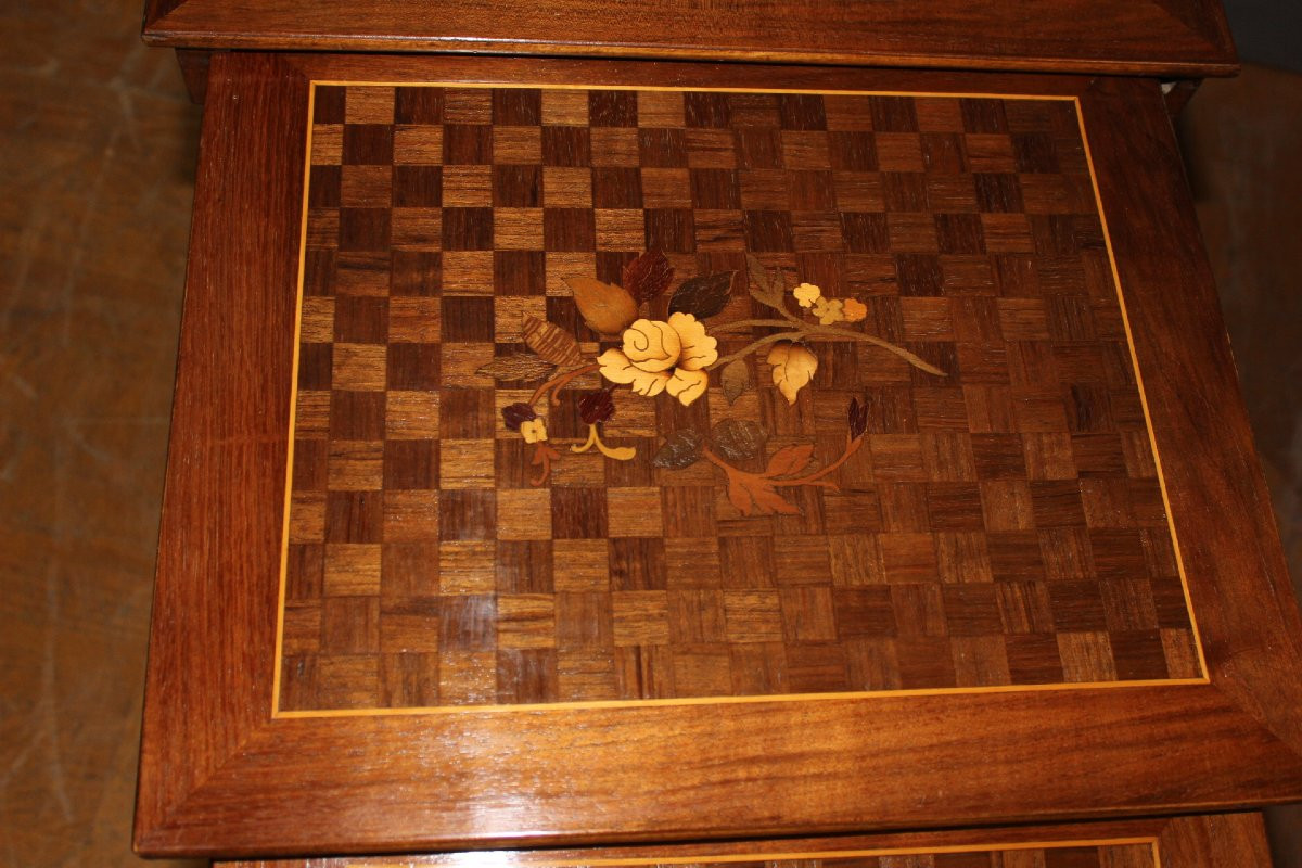 Suite de Quatre Tables Gigognes en Marqueterie de Fleurs vers 1900-photo-2