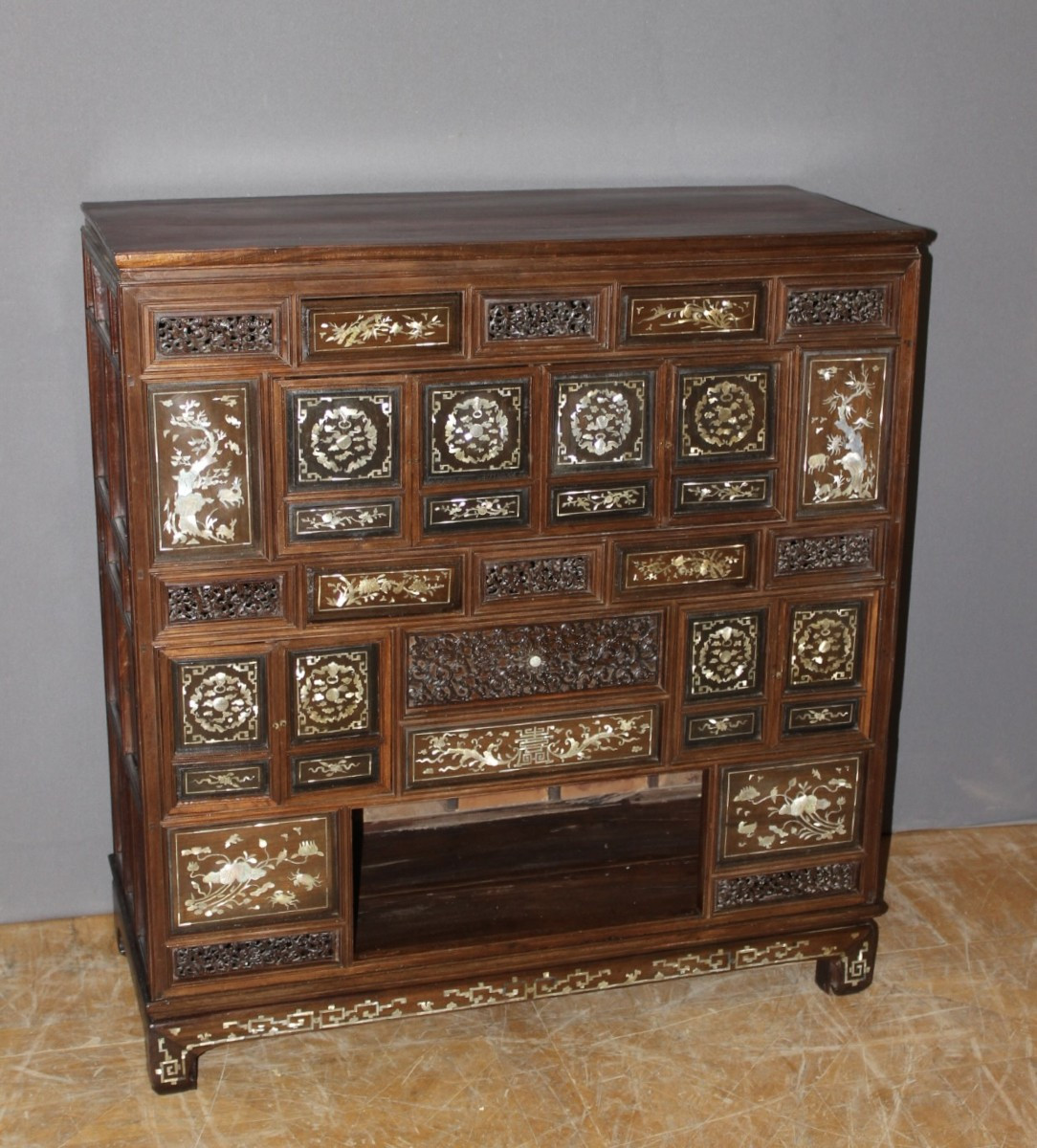 Indochinese Cabinet In Mother-of-pearl Marquetry, Late 19th Century