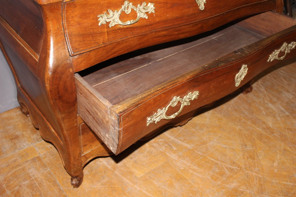 18th-century Walnut Tomb-shaped Commode-photo-3