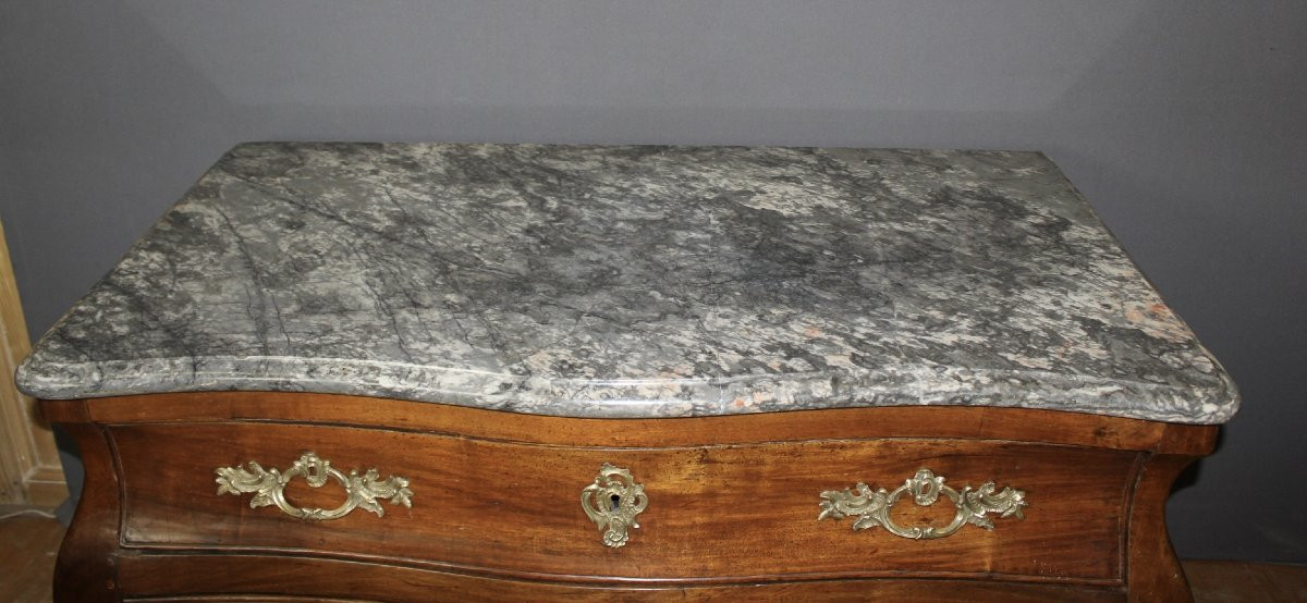 18th-century Walnut Tomb-shaped Commode-photo-8