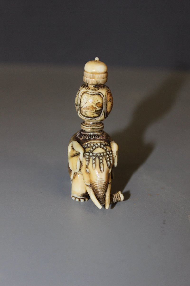 Eléphant en Ivoire formant Tabatière , Japon vers 1900-photo-1