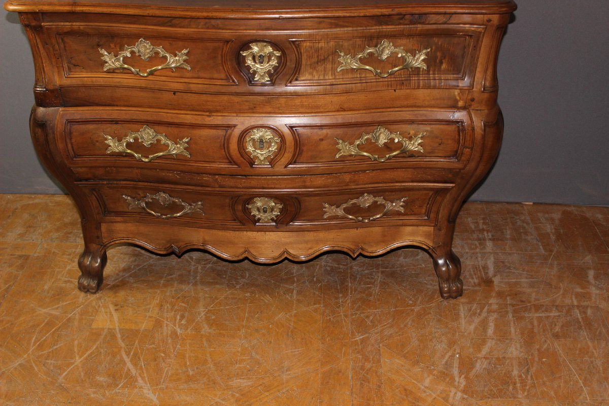 18th-century Bordeaux-style Walnut Commode With Tomb-like Design-photo-3