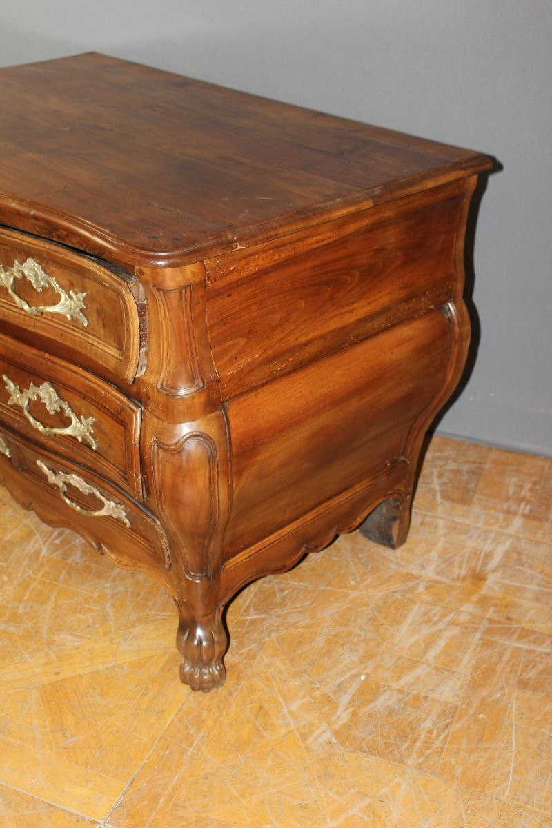 18th-century Bordeaux-style Walnut Commode With Tomb-like Design-photo-2