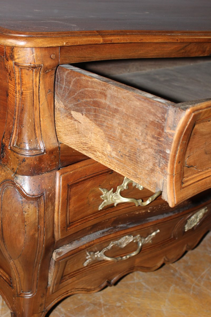 18th-century Bordeaux-style Walnut Commode With Tomb-like Design-photo-3