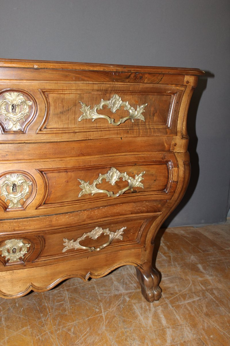 18th-century Bordeaux-style Walnut Commode With Tomb-like Design-photo-7