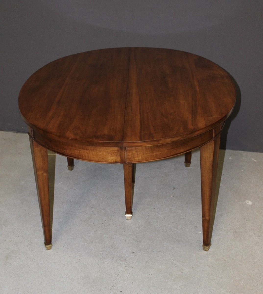 Restoration Walnut Belt Table With Three Walnut Leaves 19th Century