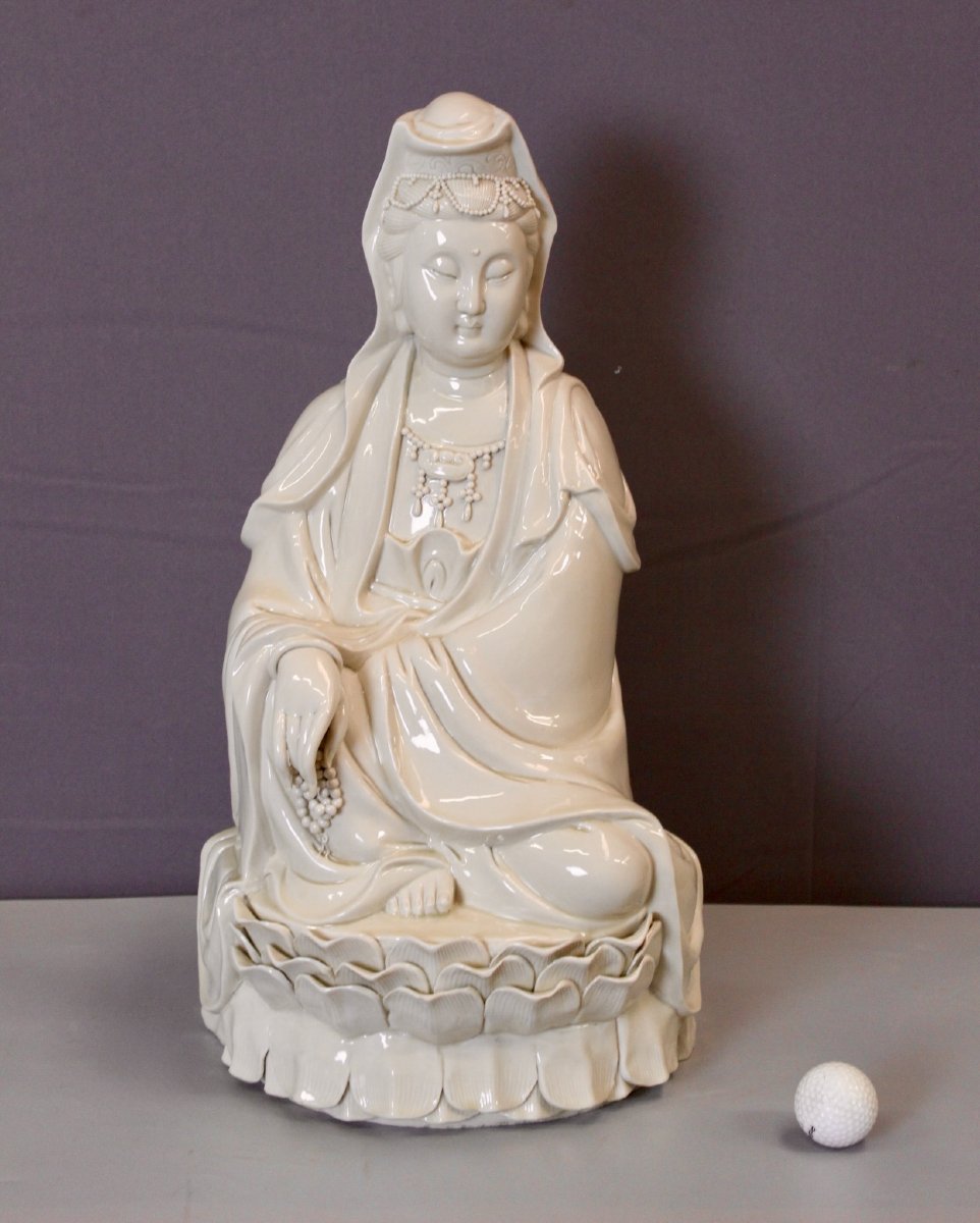 Chinese White, Guanyin Seated On A Lotus Flower, 20th Century-photo-2