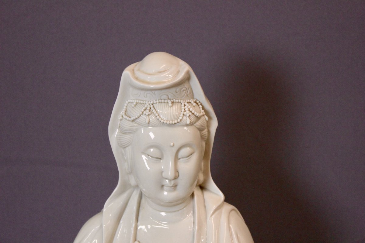 Chinese White, Guanyin Seated On A Lotus Flower, 20th Century-photo-3