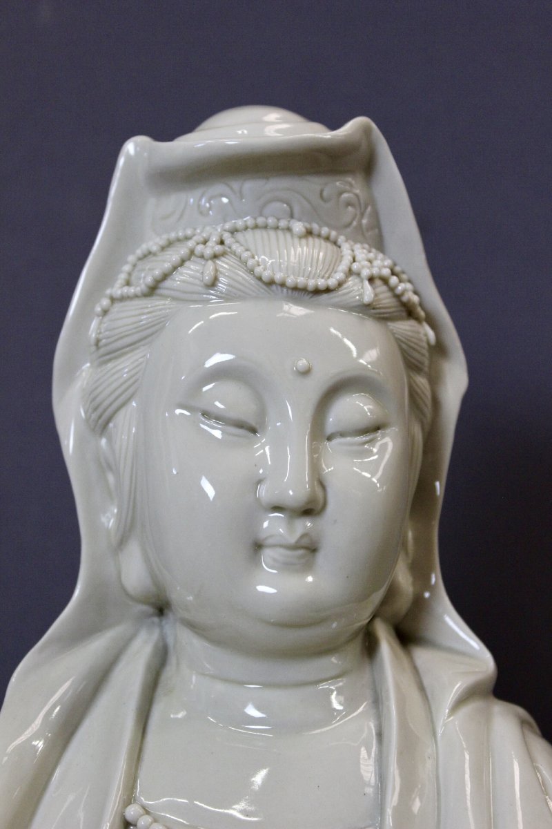 Chinese White, Guanyin Seated On A Lotus Flower, 20th Century-photo-2