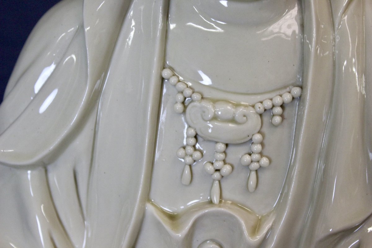 Chinese White, Guanyin Seated On A Lotus Flower, 20th Century-photo-3
