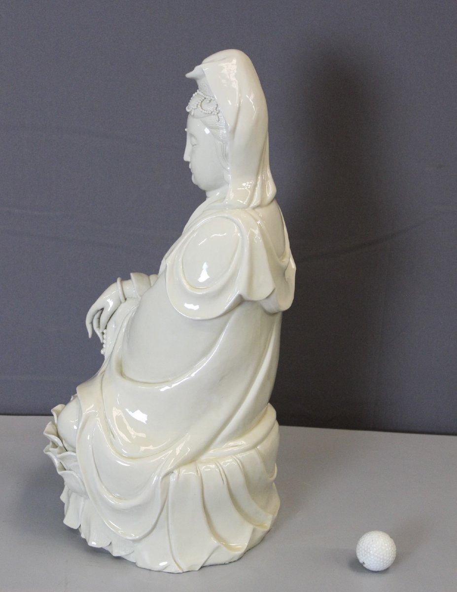 Chinese White, Guanyin Seated On A Lotus Flower, 20th Century-photo-4