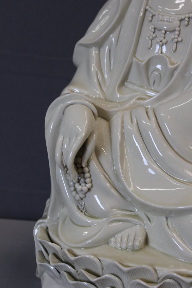Chinese White, Guanyin Seated On A Lotus Flower, 20th Century-photo-7