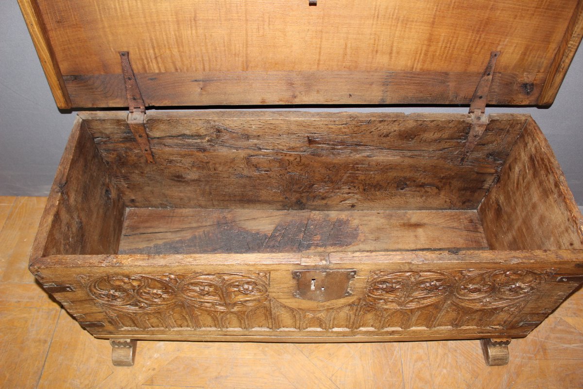 17th-century Gothic Oak Chest-photo-4