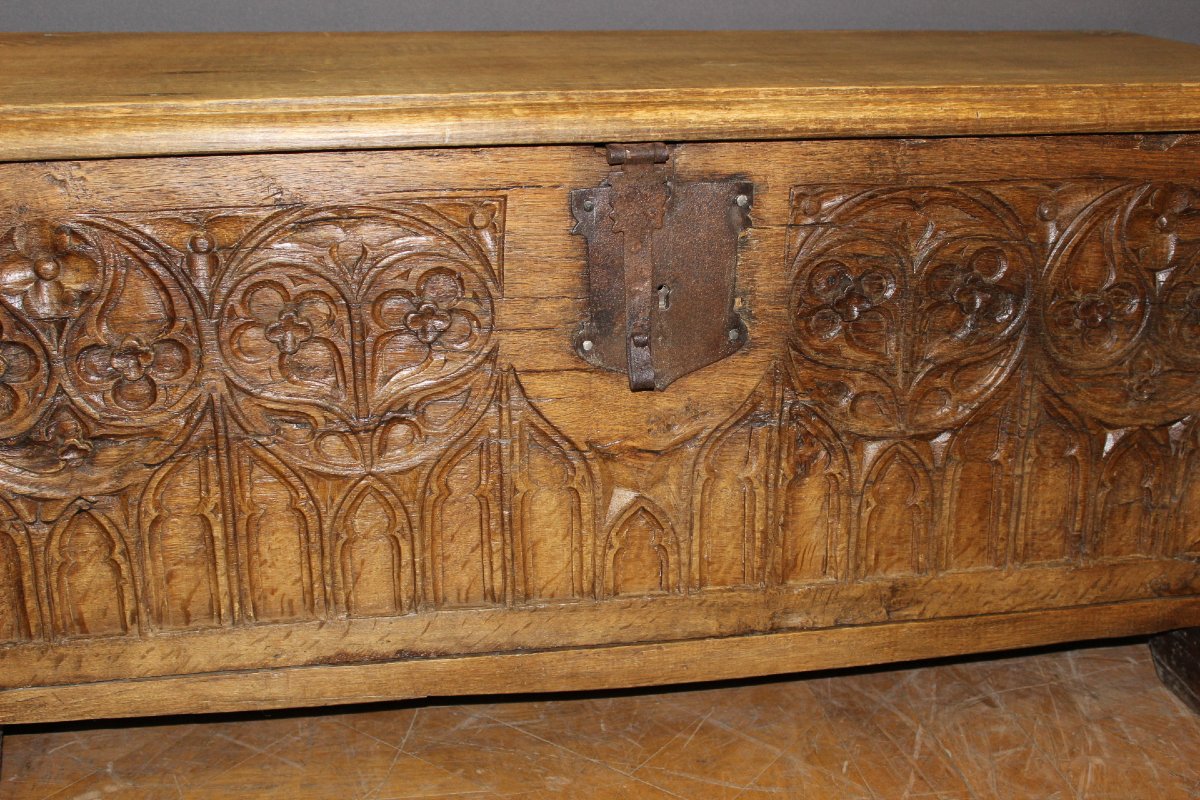 17th-century Gothic Oak Chest-photo-2