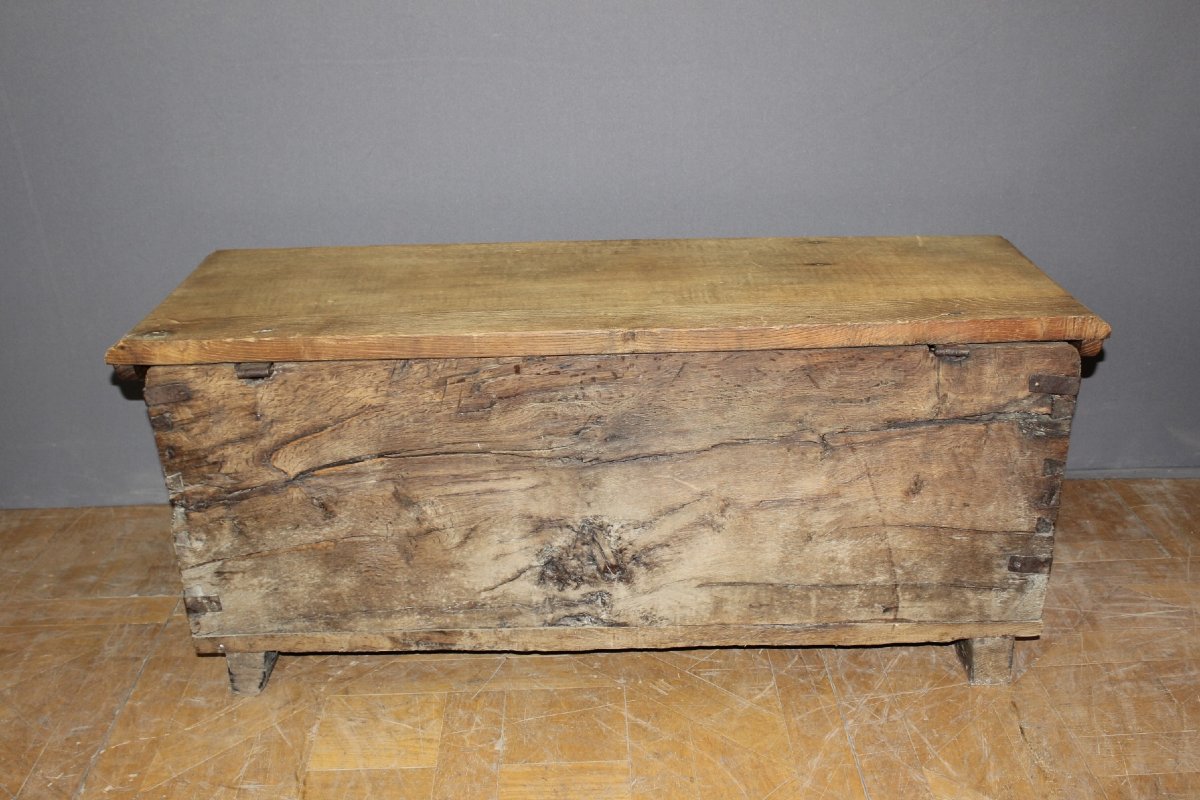 17th-century Gothic Oak Chest-photo-5