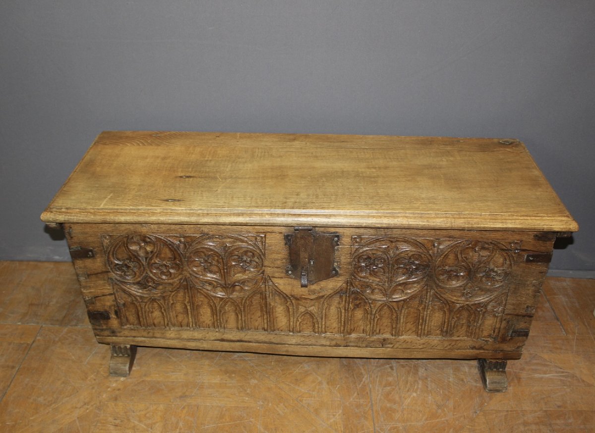 17th-century Gothic Oak Chest-photo-6