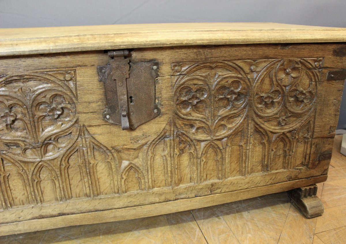 17th-century Gothic Oak Chest-photo-7
