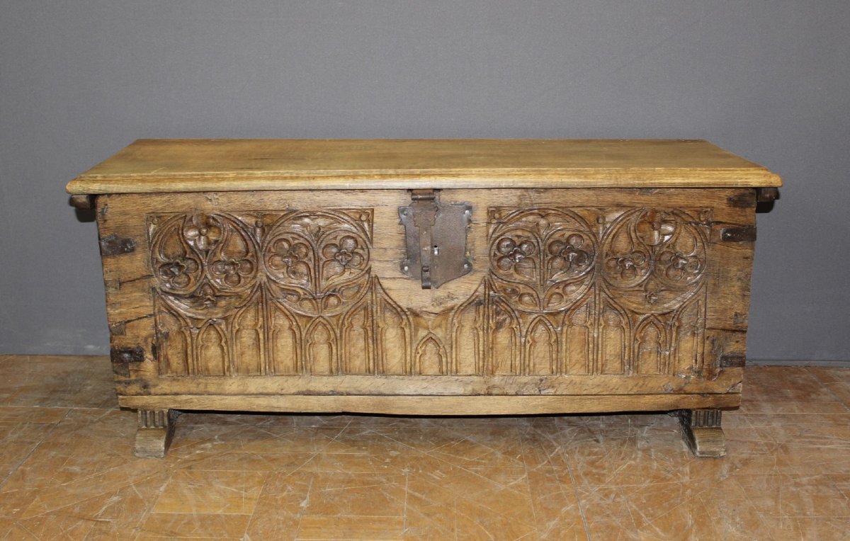 17th-century Gothic Oak Chest